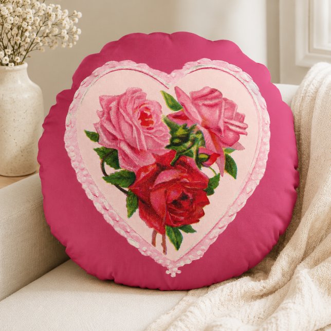 Magenta Vintage Rose Heart Valentine Round Pillow (Magenta Vintage Rose Heart Valentine Round Pillow)