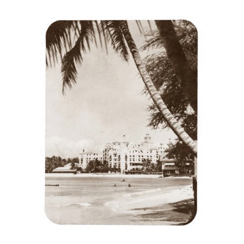 Magnet Vintage Pink Palace Waikiki Beach WWII RR
