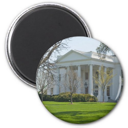 Magnet with White House