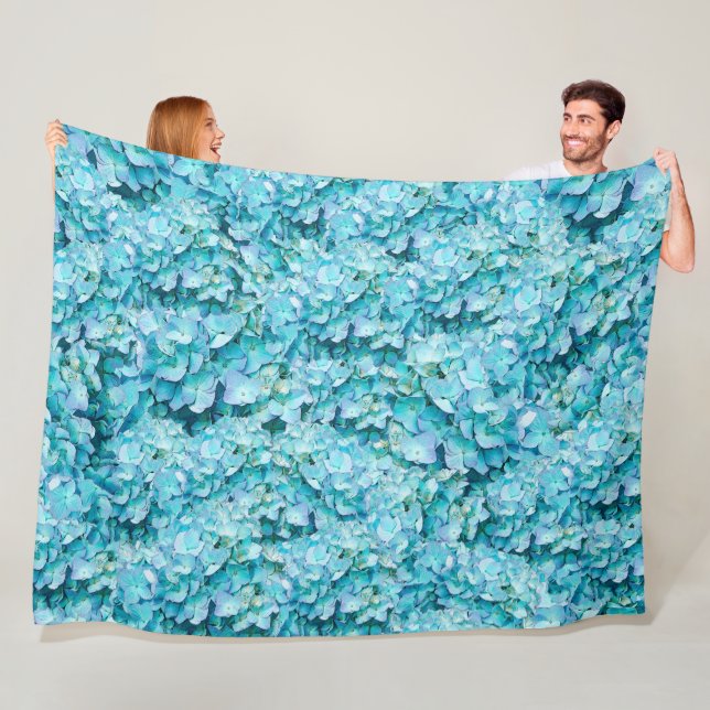 Magnificent, turquoise hydrangea blossoms fleece blanket (In Situ)