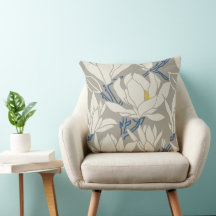Magnolia graphic in gray pattern