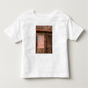 Maine, Faded American flag on door of old barn Toddler T-shirt