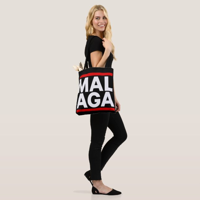 Malaga 2 tote bag (On Model)
