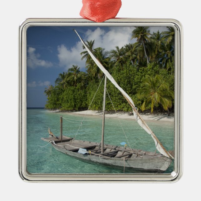Maldives, North Male Atoll, Island of Kuda Metal Ornament (Front)