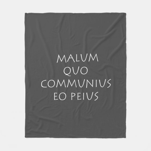 Malum quo communius eo peius fleece blanket (Front)