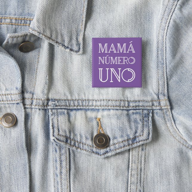 Mamá Número Uno Modern Geometric Font on Violet Button (In Situ)