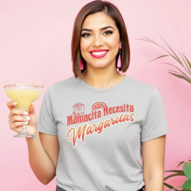 Mamacita Necesita Margaritas Script Fun T-Shirt (Mamacita Necesita Margaritas Script Fun T-Shirt.)