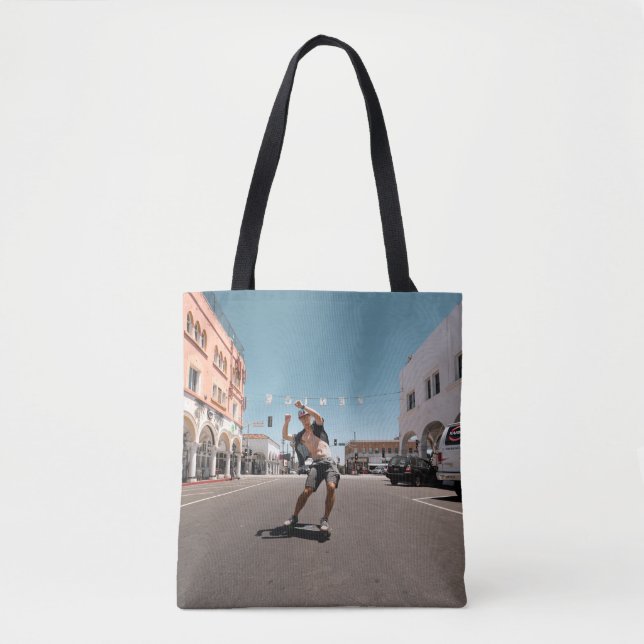 Man playing skateboard tote bag (Front)