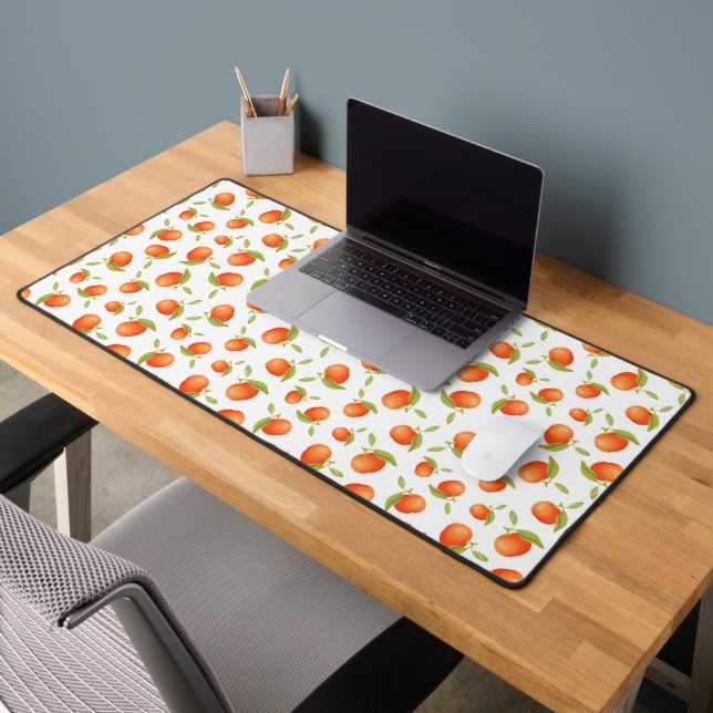 Mandarines on a white background pattern desk mat (Office 2)