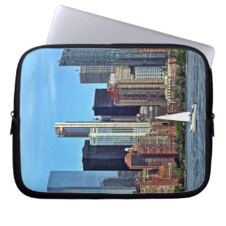 Manhattan NY – Sailboat By Manhattan Skyline Laptop Sleeve