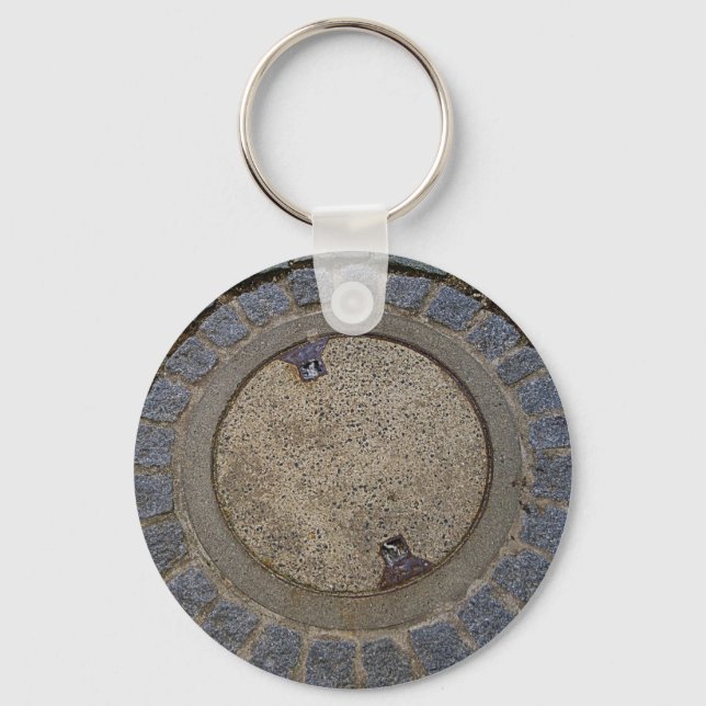 Manhole cover and cobblestone road keychain (Front)