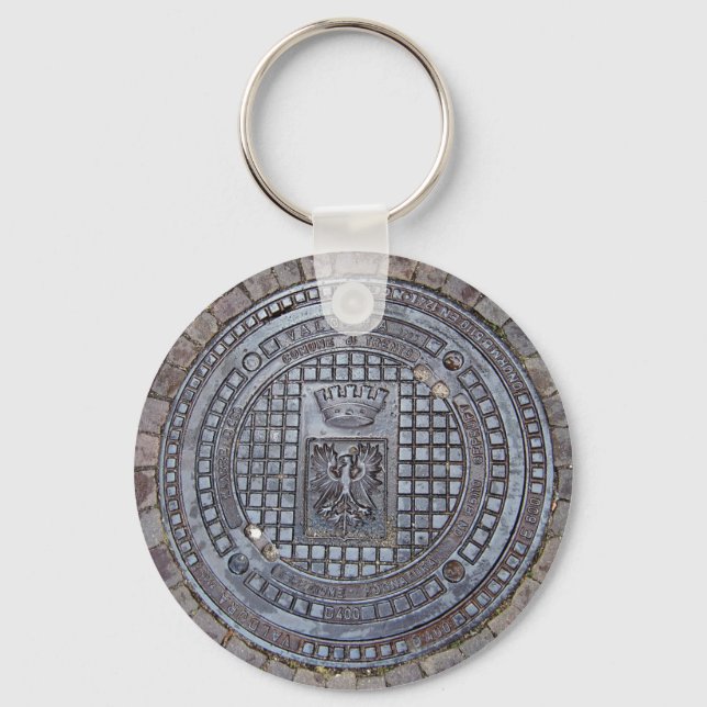 Manhole cover and cobblestone road keychain (Front)
