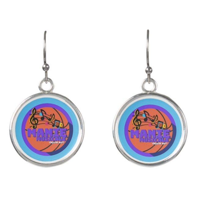 Manie Musicale Earrings with light blue background (Front)