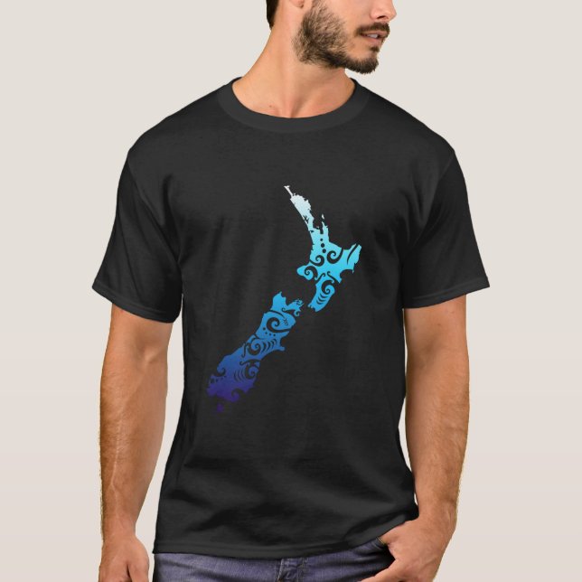 Maori New Zealand Map Tribal Tattoo Gift Idea T-Shirt (Front)