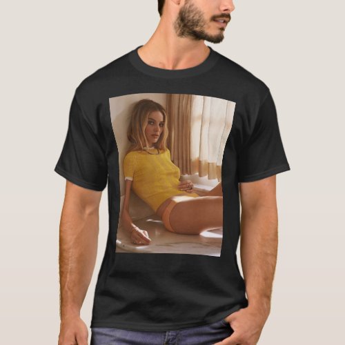 Margot Robbie Poster T_Shirt