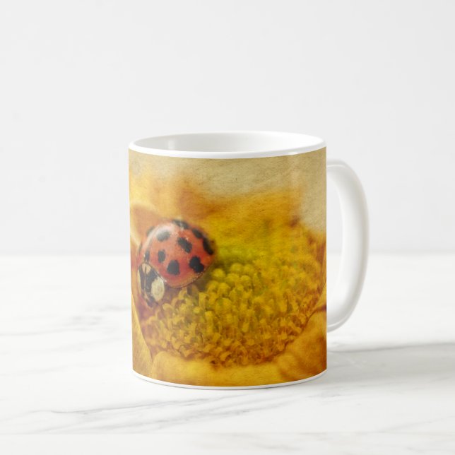 Marienkäfer auf gelber Blüte Coffee Mug (Front Right)