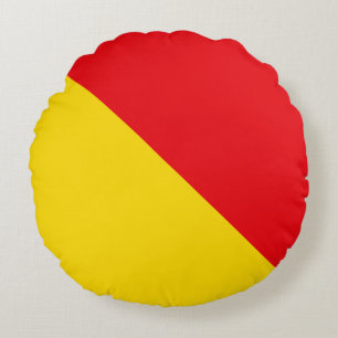 Marine signal flag: Letter "O" (Oscar) Round Pillow