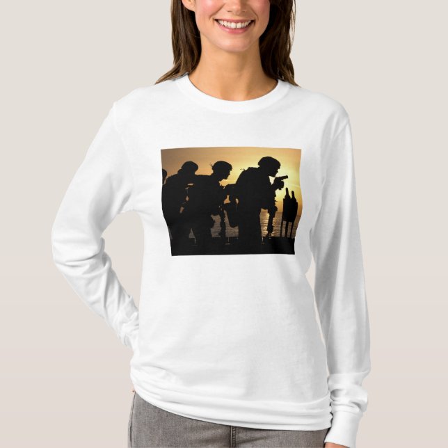 Marines fire 9mm handguns T-Shirt (Front)