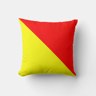 Maritime Flag O — Oscar Throw Pillow