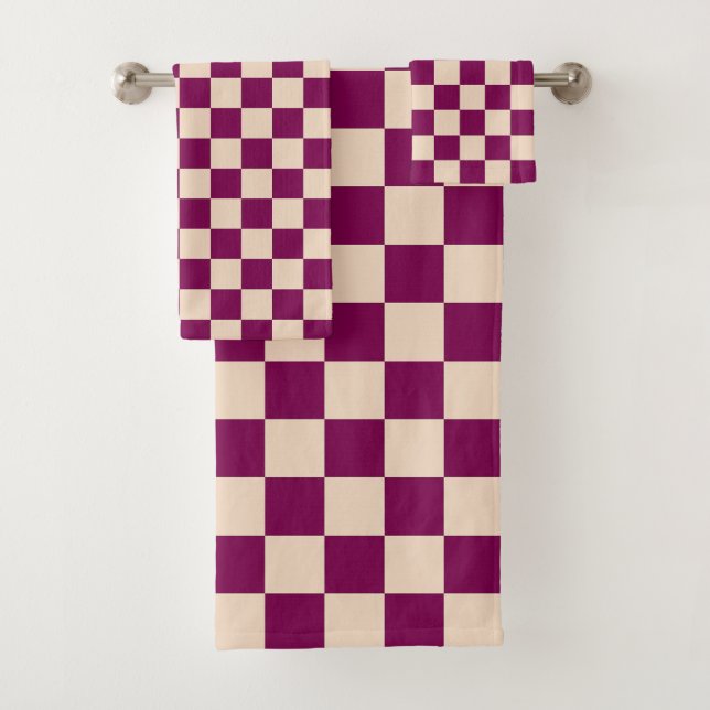 Maroon and beige checkerboard pattern bath towel set (Insitu)