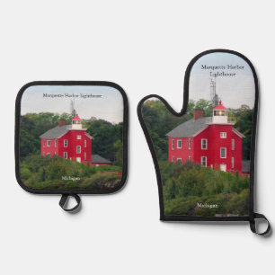 Marquette Harbor Lighthouse Oven Mitt & Pot Holder Set