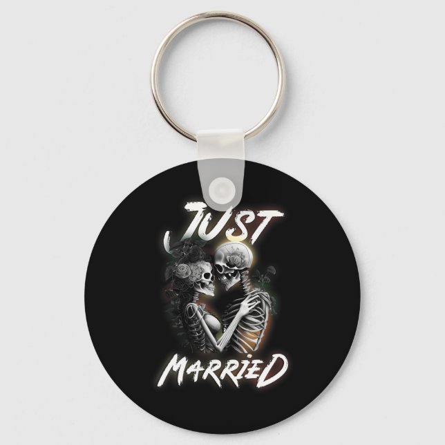 Married Halloween Skeleton Bride And Groom Wedding Keychain (Front)