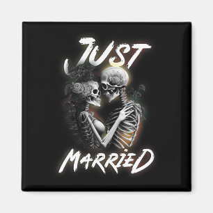 Married Halloween Skeleton Bride And Groom Wedding Magnet