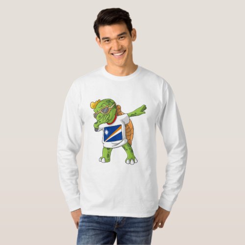 Marshall Islands Dabbing Turtle T_Shirt