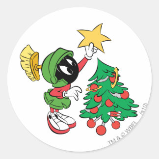 MARVIN THE MARTIAN™ putting star on tree Classic Round Sticker