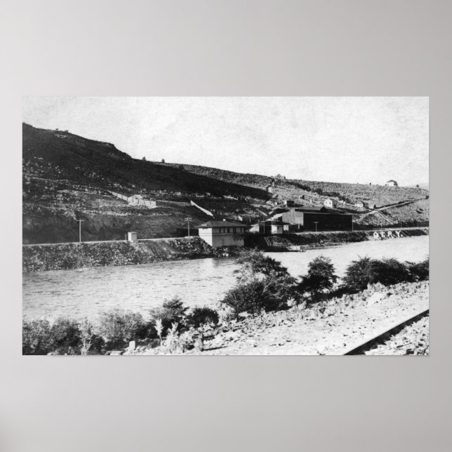 Maupin, Oregon and Deschutes River View Poster (Front)