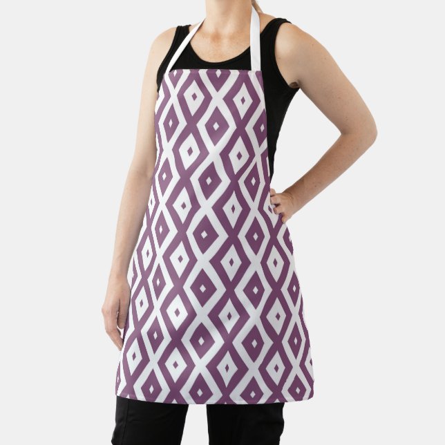 Mauve and white diamond pattern apron (Insitu)