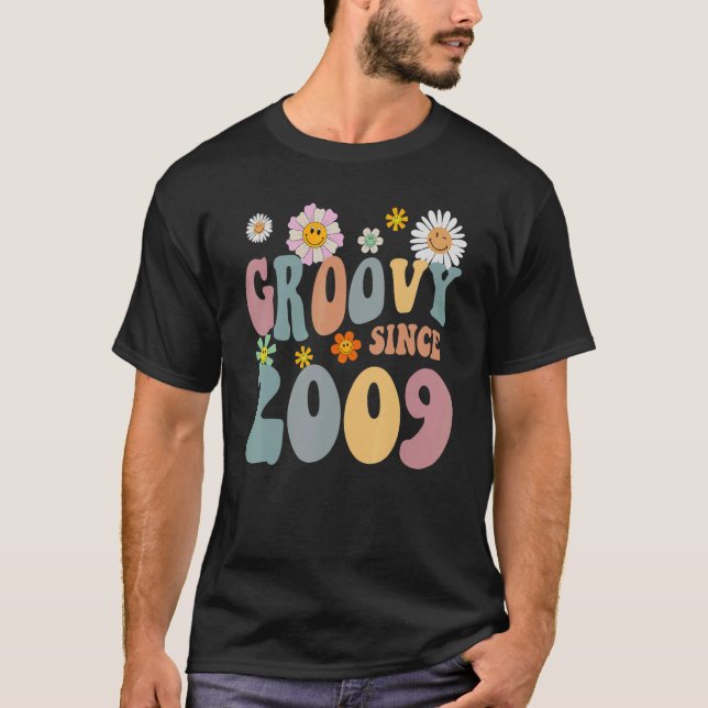 Mb Groovy Since 2009 Retro Hippie Flower 13th Birt T-Shirt (Front)