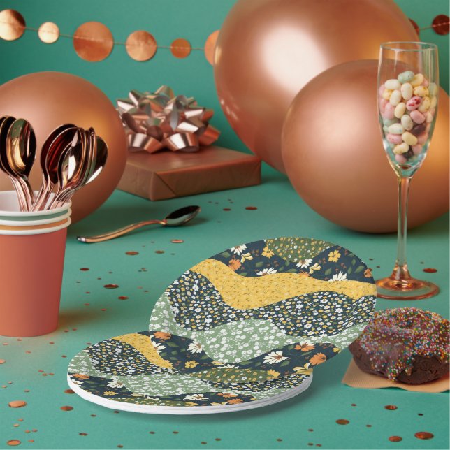 Meadow Waves Paper Plates (Multi)
