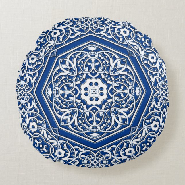 Medallion in Persian Tile Pattern - Blue and White Round Pillow (Front)