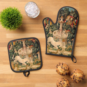 Medieval Unicorn Tapestries Print: Met Cloisters Oven Mitt & Pot Holder Set