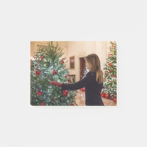 Melania Trump Decorating Christmas Tree Post_it Notes