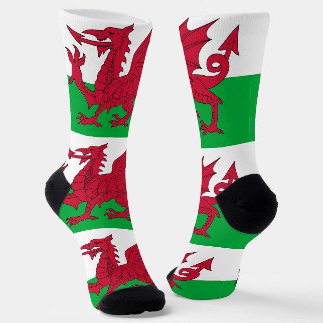 Men crew socks with flag of Wales, U.K. (Angled)