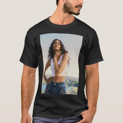 Men Women Zendaya Cute Graphic Gift T_Shirt