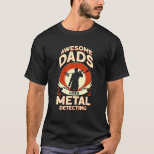 Mens Awesome Dads Goes Metal Detecting Detectorist T-Shirt