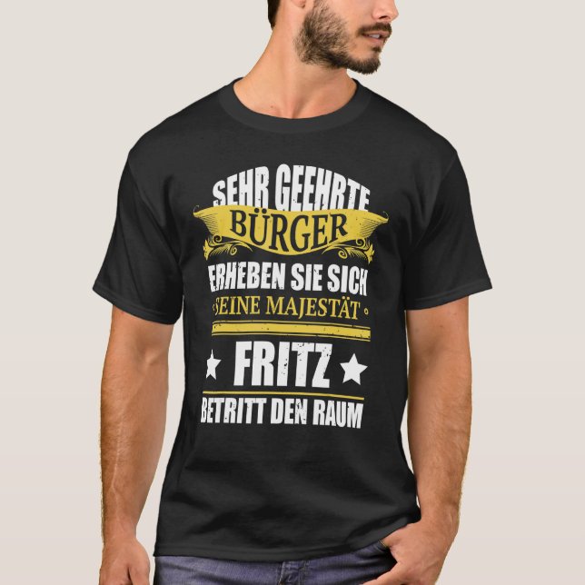 Mens Fritz Name Birthday  Fritz Betritt Den Raum T-Shirt (Front)