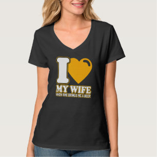 Mens I Love My Wife When She Brings Me A Beer  Fun T-Shirt
