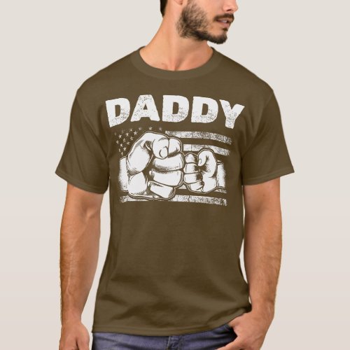 Mens Patriotic Daddy US Flag Dad Son Fist Bump T_Shirt