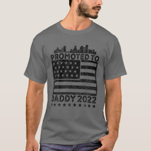 Mens Promoted To Daddy 2022 First Time Fathers Day T-Shirt