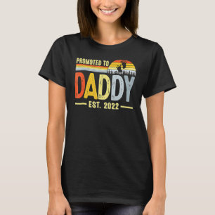 Mens Promoted To Daddy 2022 First Time Fathers Day T-Shirt