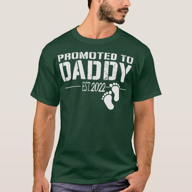 Mens Promoted to Daddy 2022 funny gift for new T-Shirt (Front)