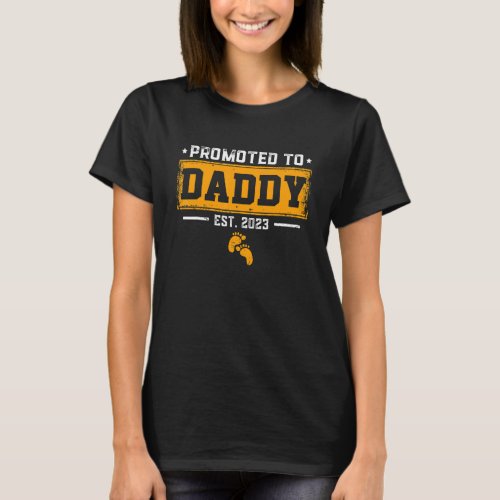 Mens Promoted To Daddy 2023 Pregnancy Announceme T_Shirt