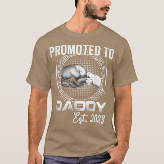 Mens Promoted to Daddy Est 2023 Funny Pregnancy An T-Shirt