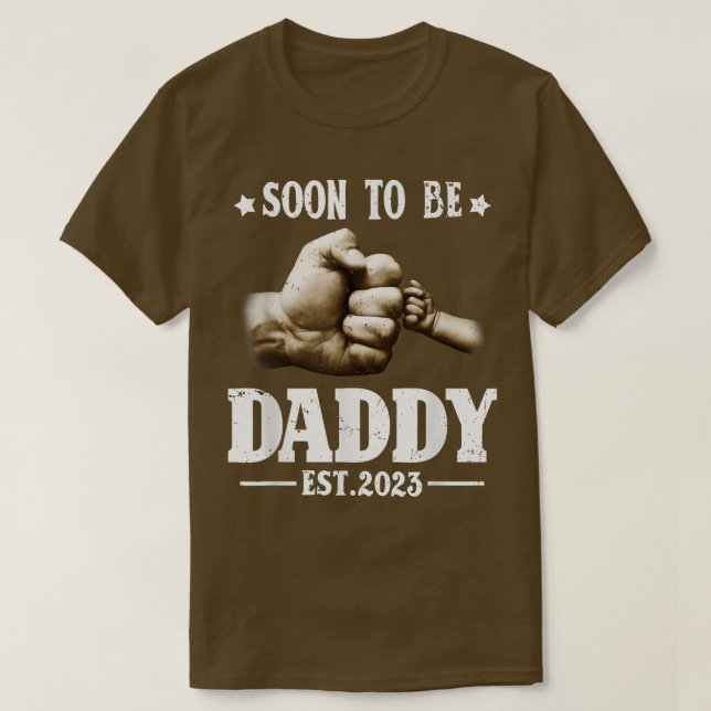 Mens Soon to Be Daddy 2023 Pregnancy Announcement  T-Shirt (Design Front)
