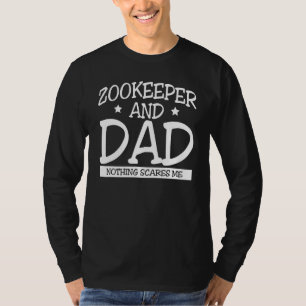Mens Zookeeper And Dad Nothing Scares Me Animal Ke T-Shirt