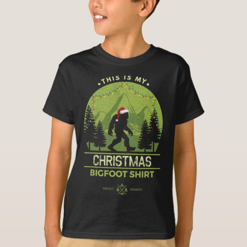 Merry Xmas Bigfoot Santa Squatch Christmas Yeti  T_Shirt